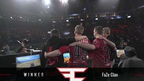 在你头上扣篮！ JackeyLove 的女警在团战中被 Tarzan 的潘森击杀， Anyone's Legend 取得了赛点