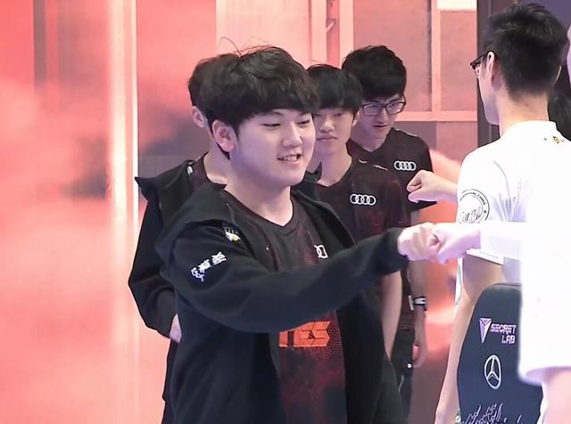 LPL夏季赛季后赛：EDG 1-3 败于TES掉落败者组，TES确认世界赛资格